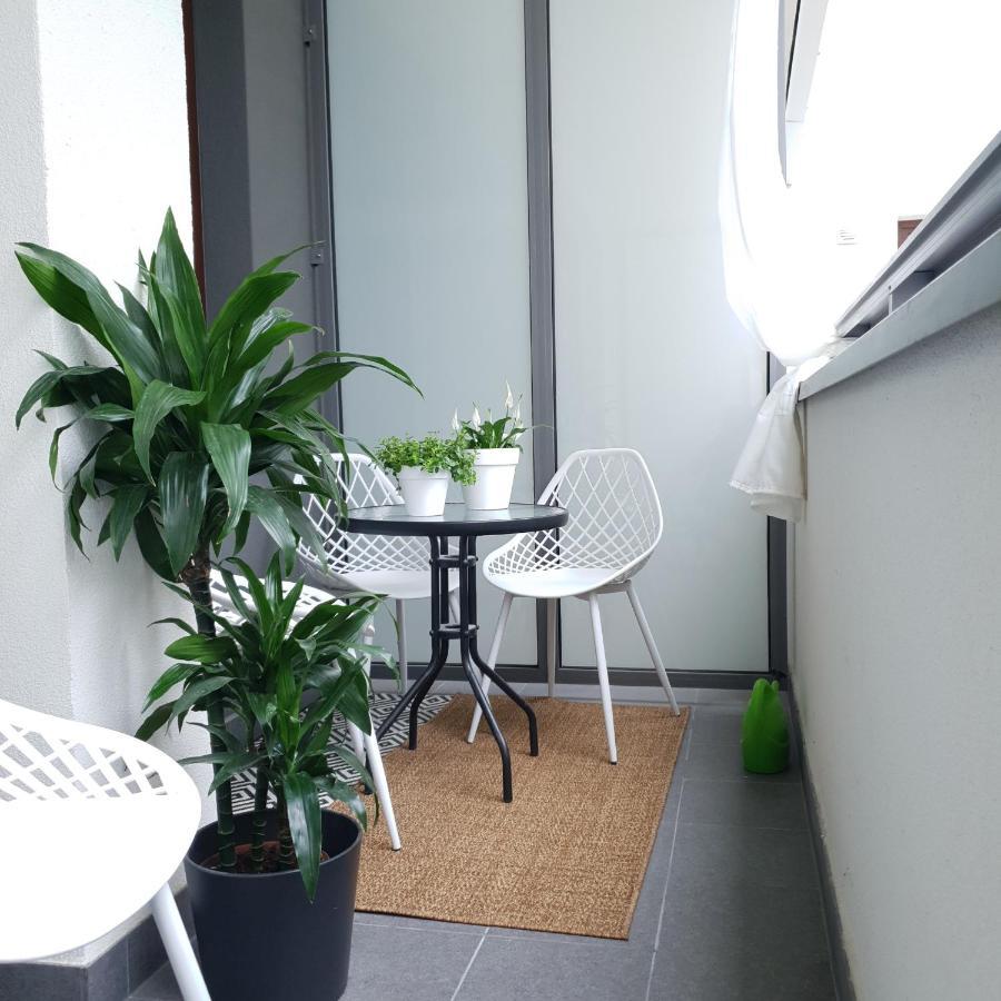 Bit Eccentric With The Balcony Apartment Warsaw Exterior photo
